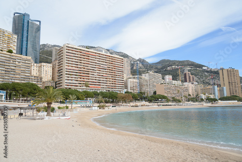 Playa de Montecarlo con lujosos apartamentos, Monaco