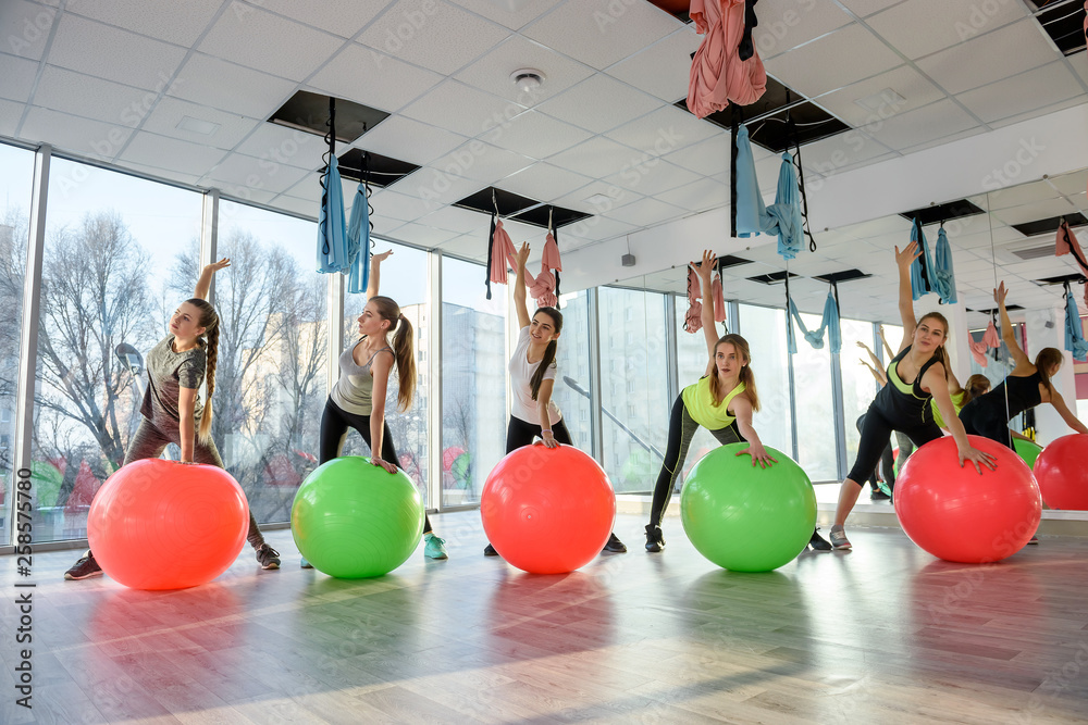 Ταπετσαρία Group of people in gym exercising with fit ball