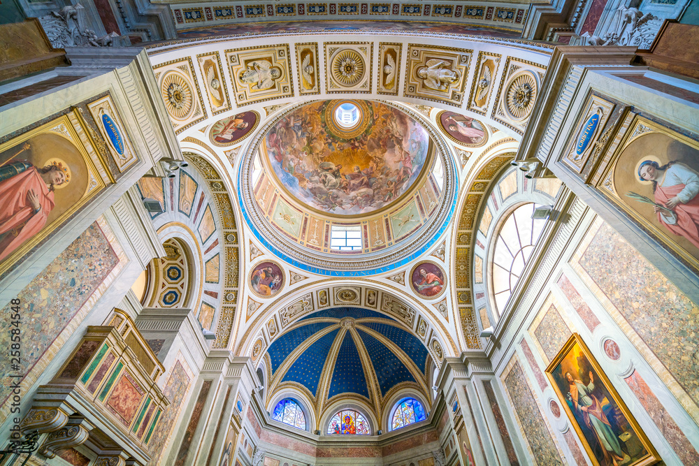 Φωτογραφία Church of Santo Spirito dei Napoletani in Rome, Italy.