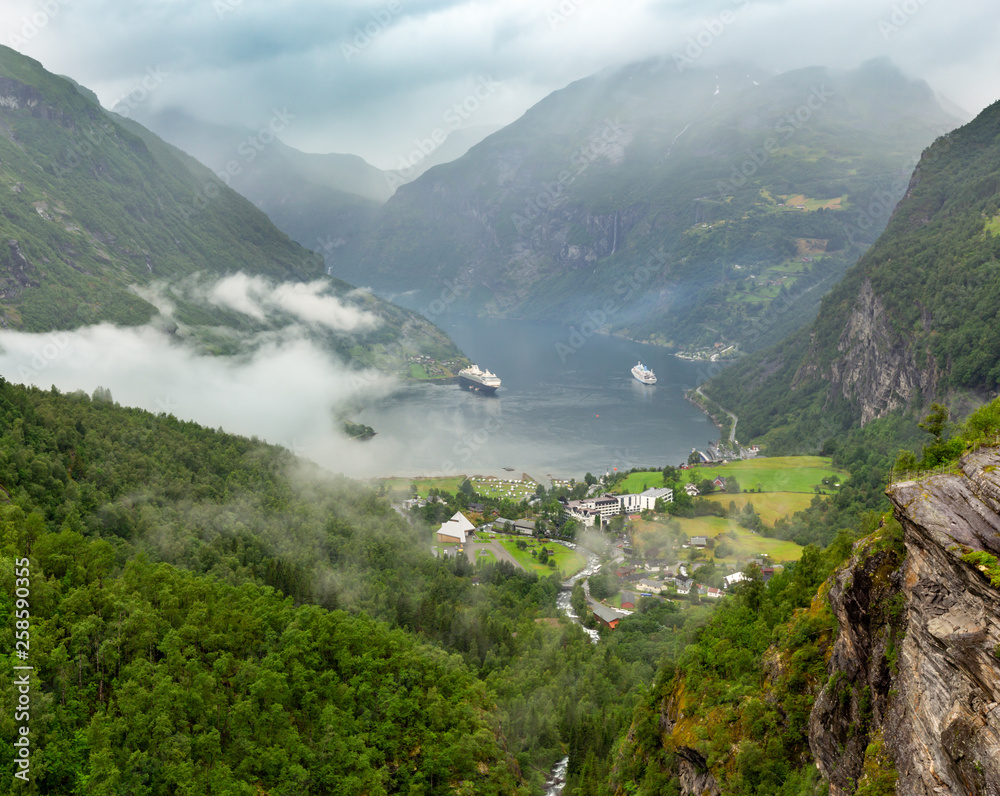 Geiranger Fjord from Dalsnibba mount, Norge Geiranger Fjord from Dalsnibba mount, Norge