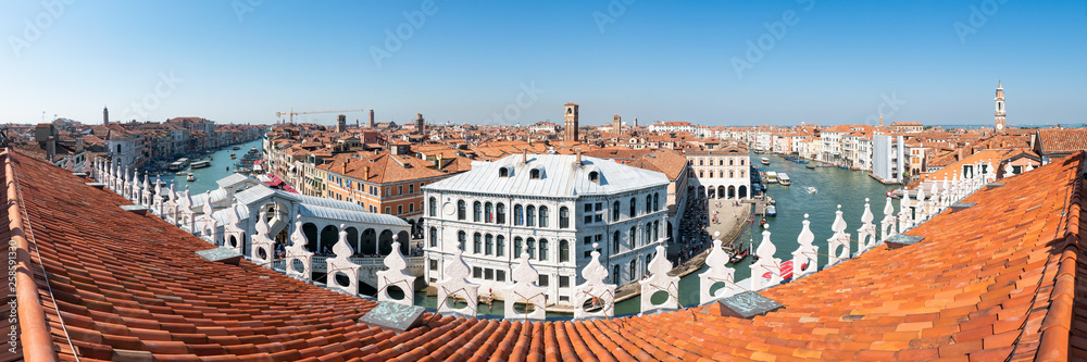 Venedig  Panorama mit Blick über die Dächer und den Canal Grande