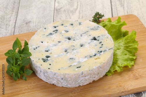 Round blue cheese