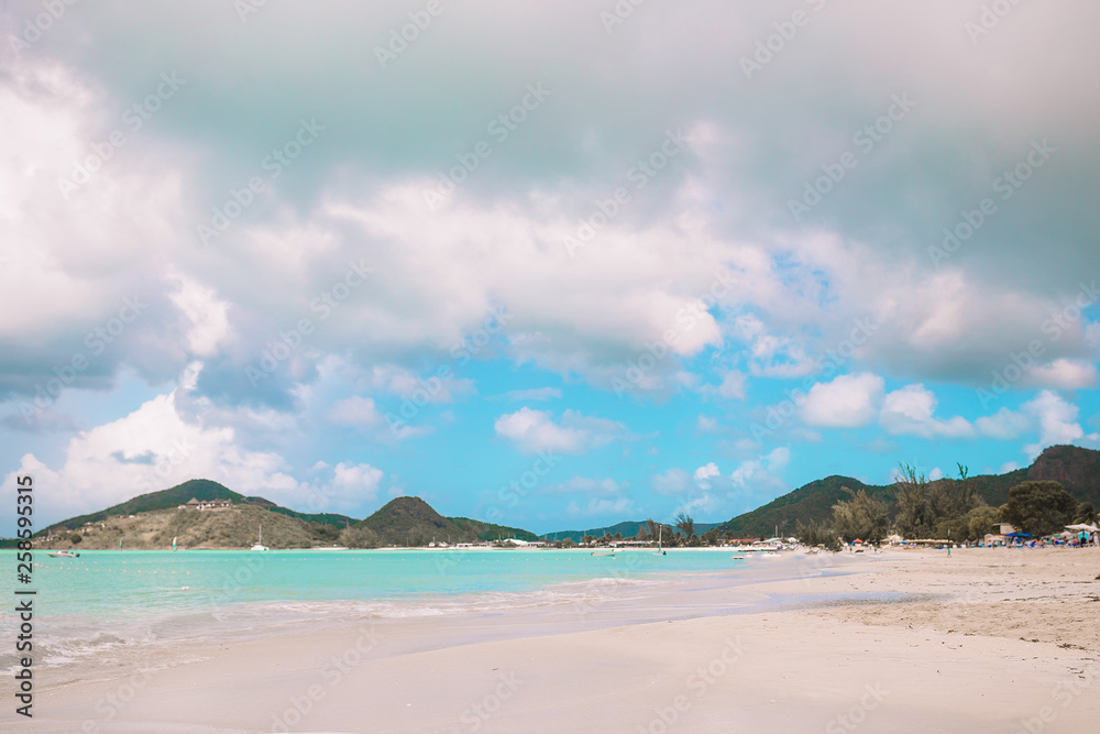 Obraz premium Idyllic tropical beach with white sand, turquoise ocean water and blue sky
