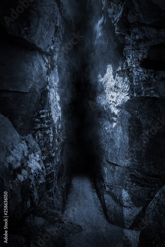 Billede på lærred Dark Strait, high cliff, in front of the cave at night Cold weather Has a horrib