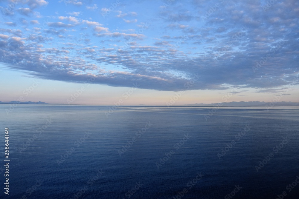 Obraz premium フェリ－でむかえた朝焼け Ｄａｙ Ｂｒｅａｋ