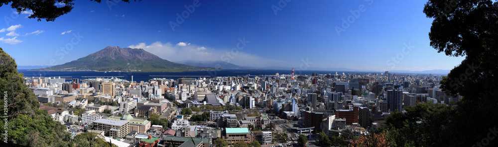 城山展望台から見た桜島と鹿児島市街地