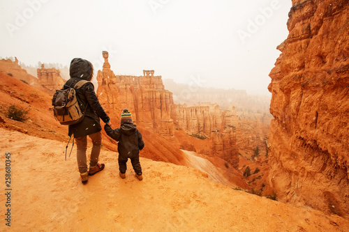 Obraz na plátne Mother with son are hiking in Bryce canyon National Park, Utah, USA