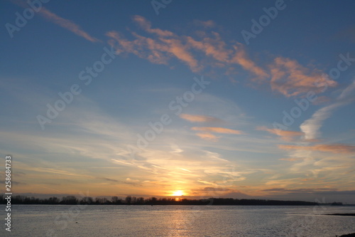 Sonnenuntergang an der Elbe