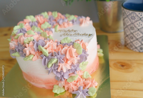 Flower buttercream cake.