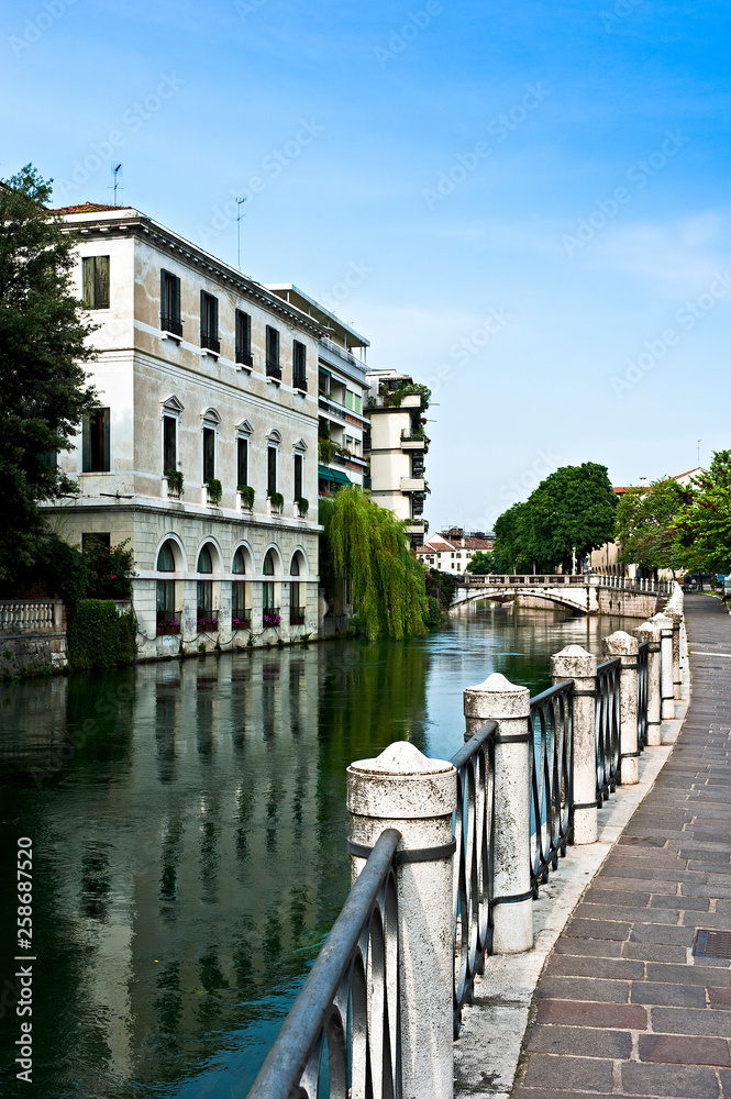 The river Sile flows between the coast of Santa Margherita and the Riviera Garibaldi in Treviso, the city of many canals. Veneto, Italy