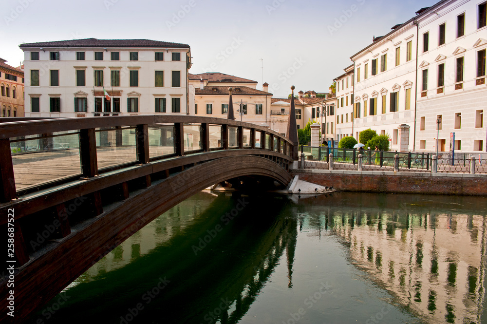The University Bridge is a pedestrian bridge over the Sile river that connects the Riviera Garibaldi to the Santa Margherita Riviera, in Treviso. Italy