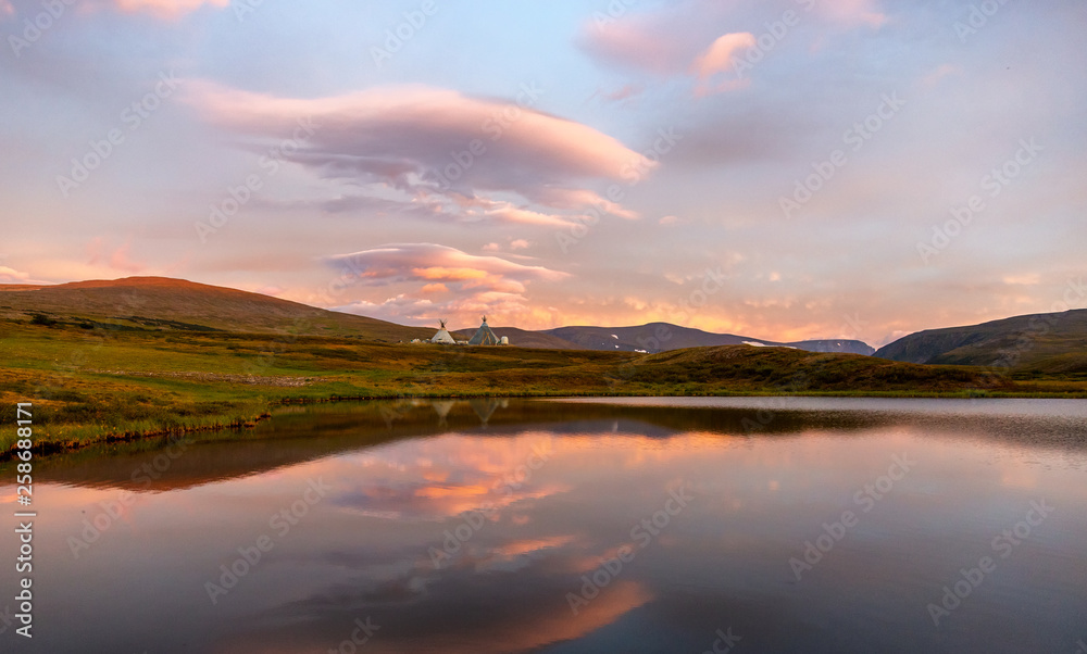Obraz premium Summer landscape in the tundra with a lake in the mountains in sunrise
