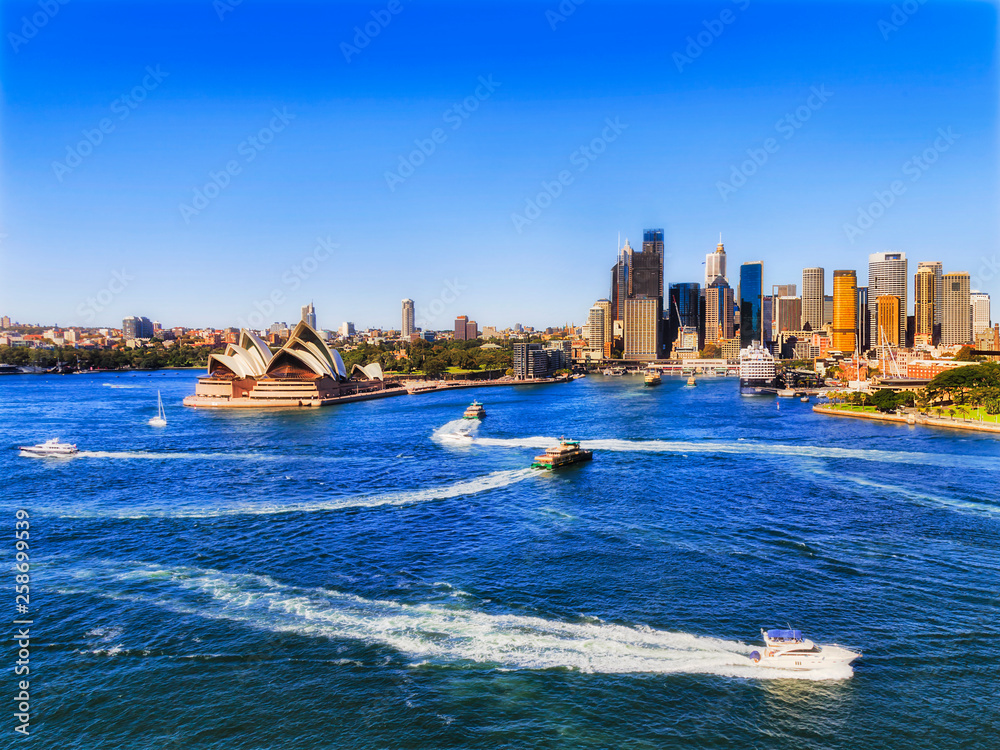 Obraz premium Sy CBD From Bridge Boatways