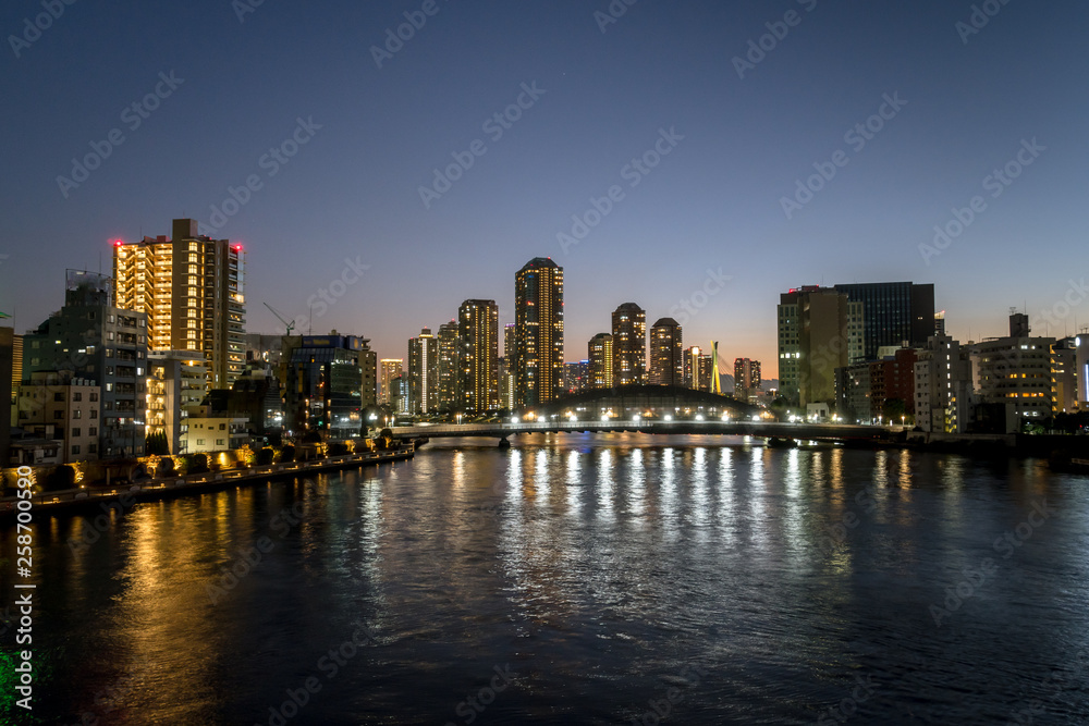 東京の都市風景　工事中の永代橋と石川島の夜景２