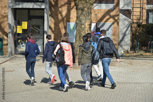 gens jeune adolescent soleil etudiant enseignement photo