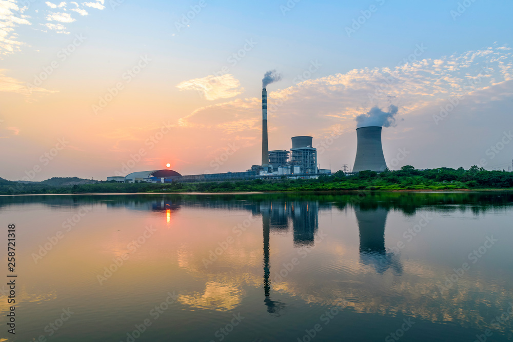 Obraz premium At dusk, the thermal power plants , tops of cooling towers of atomic power plant