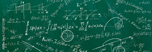 Obraz na plátně Close up of math formulas on a blackboard