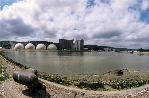 Silo à céréales, La Seine, Rouen, 76, Seine Maritime photo