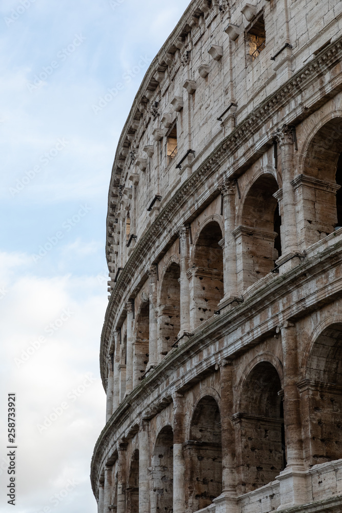 Extérieur de Colisée à Rome en Italie
