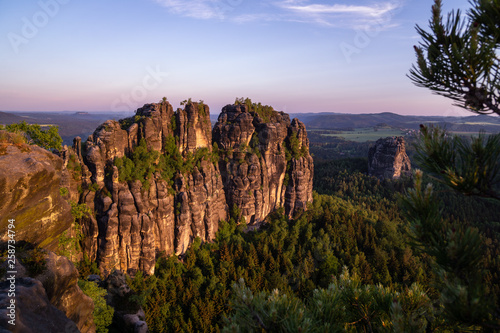 Schrammsteine bei Sonnenaufgang Elbsandsteingebirge