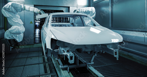 In the automobile manufacturing and manufacturing plant, the car frame is being painted.