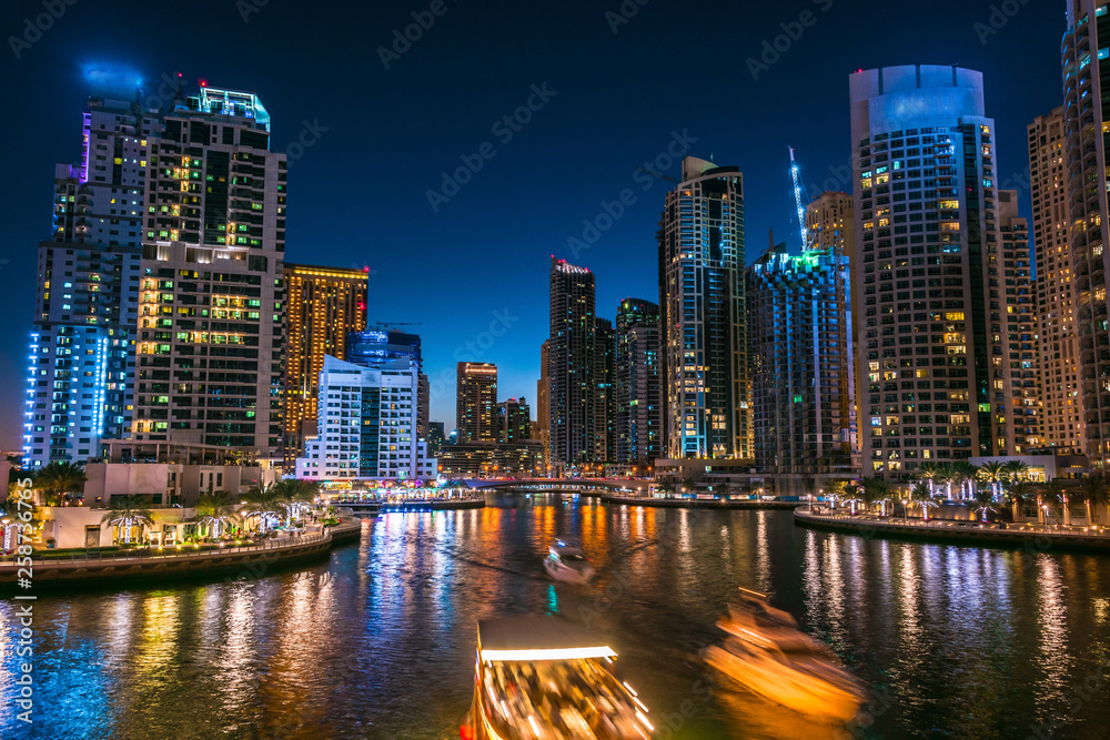 Obraz premium Modern residential architecture of Dubai Marina, UAE