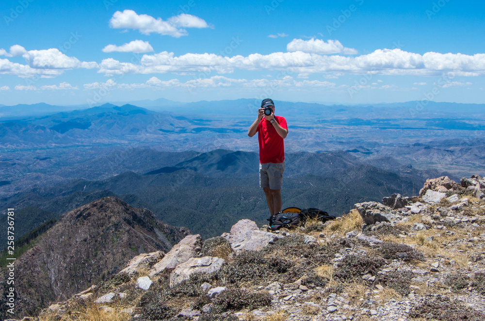 Obraz premium Mount Wrightson/USA - 11 May 2013: a photographer on top of the mountain