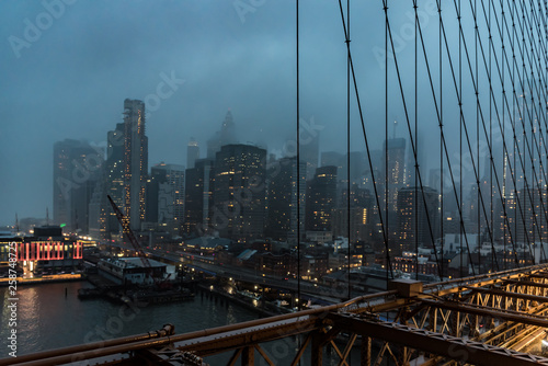 brooklyn bridge at night
