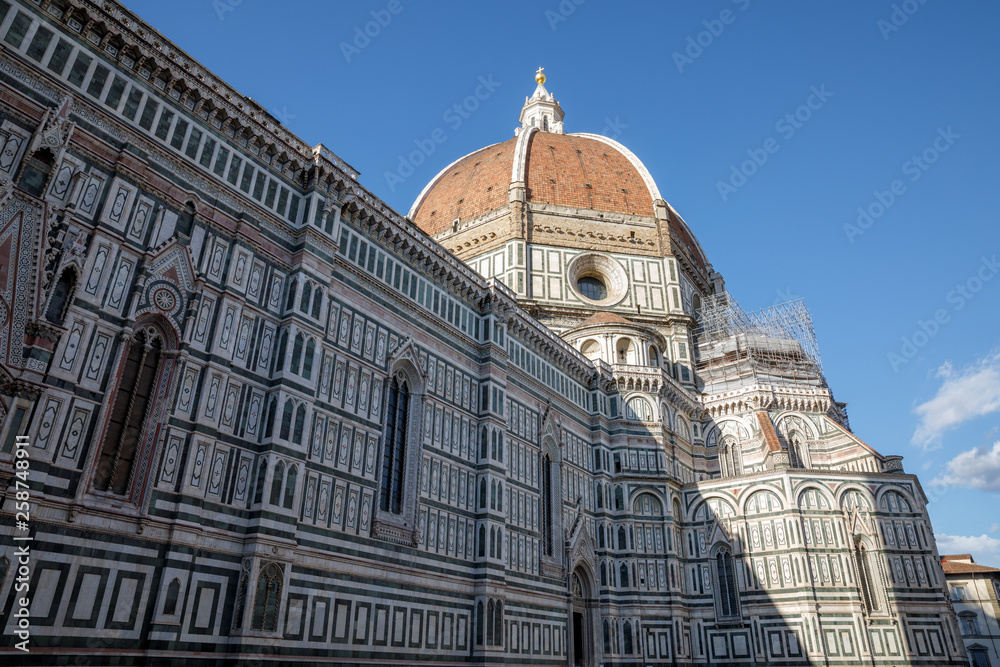 Closeup view of facade of Cattedrale di Santa Maria del Fiore