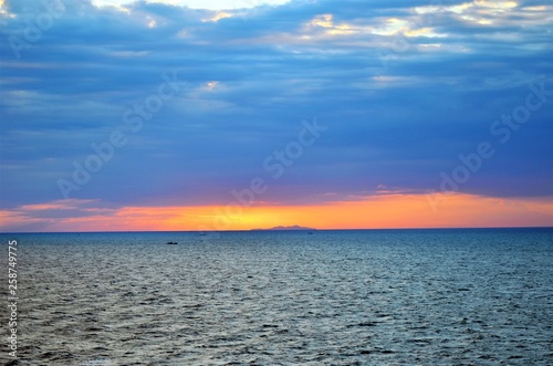 Fototapeta Naklejka Na Ścianę i Meble -  Sunset over the sea