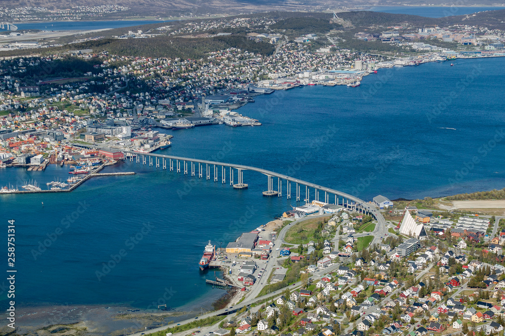 Fototapeta premium spectacular view over over Tromsoe and Tromsoe fjord in early spring, northern Norway, Scandinavia, Europe