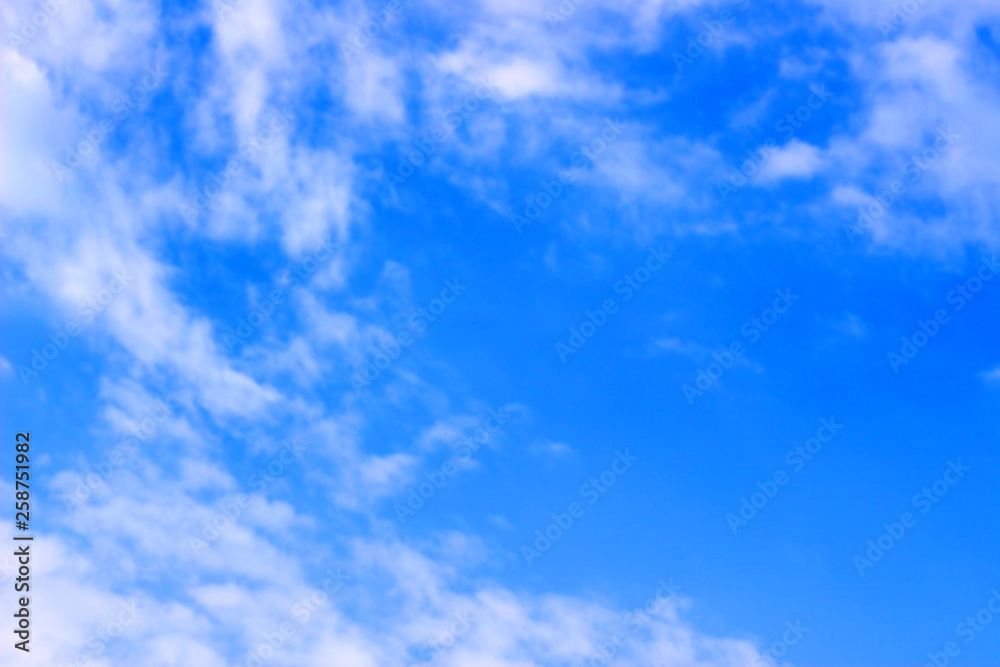 Fototapeta premium White cloud on Blue sky.