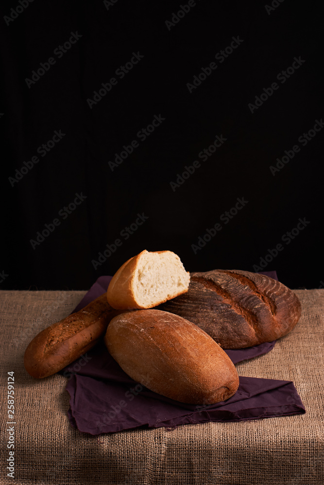 Obraz premium Fresh homemade bread. Crisp. Bread at leaven. Unleavened bread. dietary bread