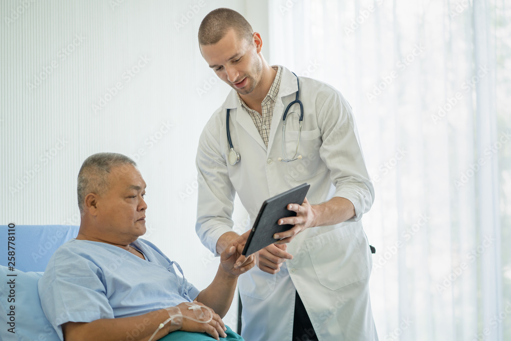 Obraz premium Doctor checking recovery of patient after surgery.