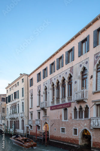 Rues, ruelles et canaux de Venise en Italie 