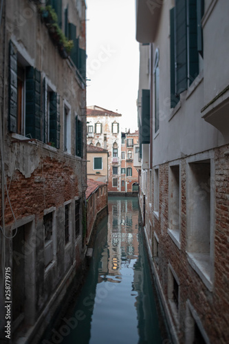 Rues  ruelles et canaux de Venise en Italie 