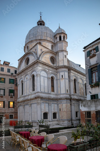 Rues, ruelles et canaux de Venise en Italie 