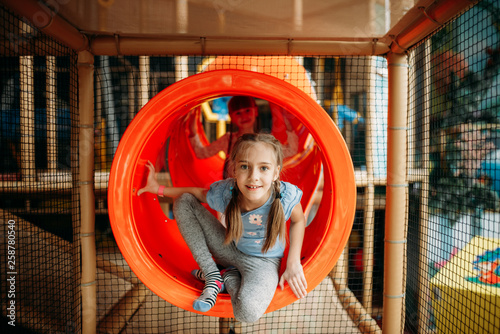 Canvas-taulu Two girls climbing the maze, children game center