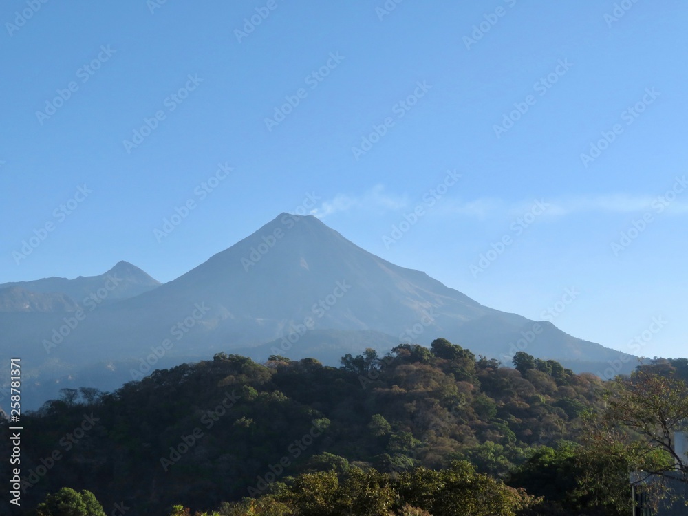 Atemberaubernder Blick auf den majestätischen Vulkan von Colima in Mexiko