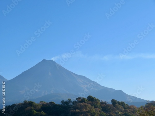 Atemberaubernder Blick auf den majestätischen Vulkan von Colima in Mexiko