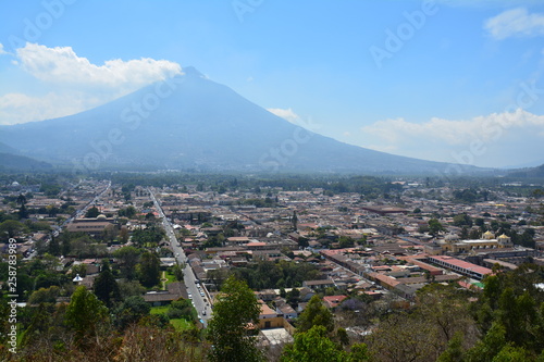 Panorama Vieille Ville Antigua Volvan de Agua Guatemala