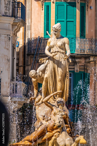 Bilde på lerret Archimedes Square, Diana Fountain, Syracuse (Siracusa), a historic city on the island of Sicily, Italy