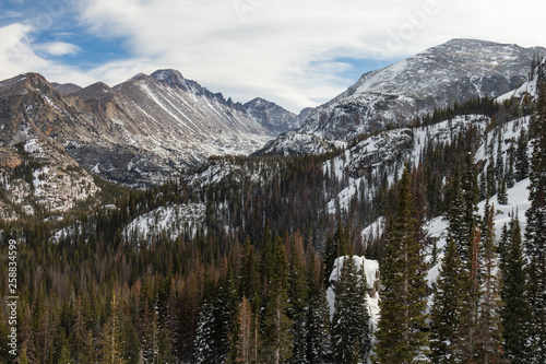 Fototapeta Naklejka Na Ścianę i Meble -  Rocky Mountains snow covered peaks, Estes Park, Colorado