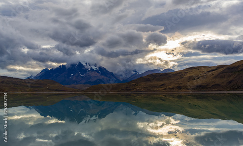 Espejo de Agua - Laguna Amarga - Torres del Paine