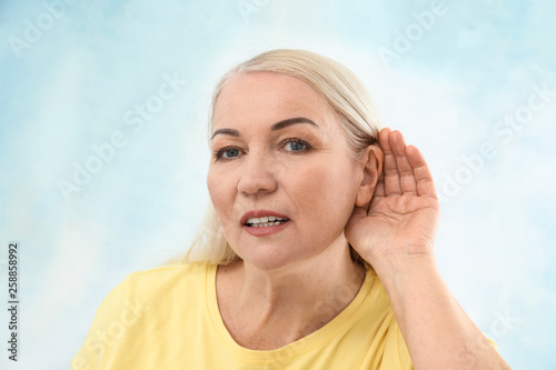 Mature woman with hearing p...
