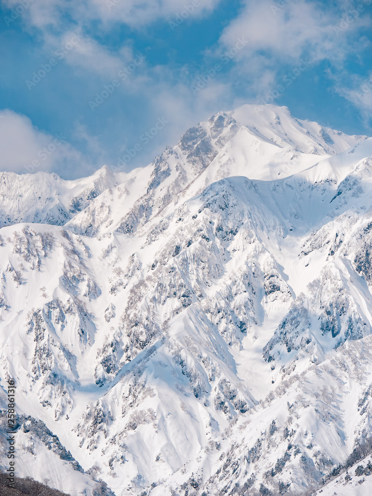 雪山と雲と空の風景イメージ素材 雪山と雲と空の風景イメージ素材