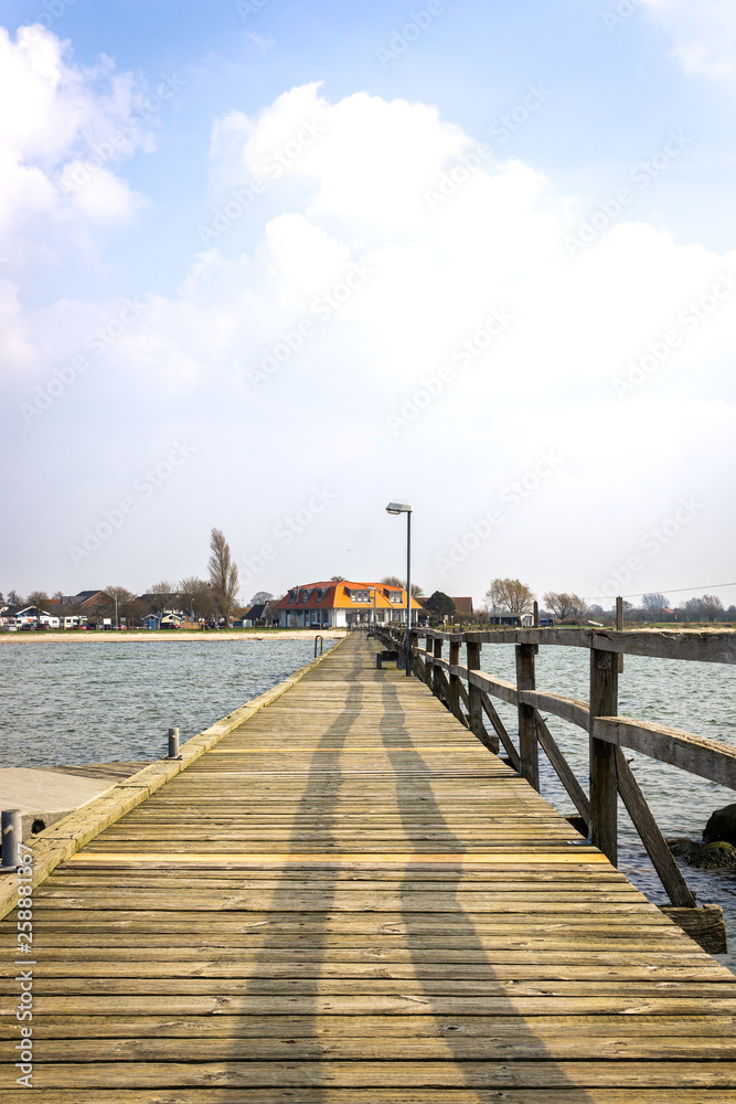 Bootssteg am Hafen von Gelting, Ostsee, Schleswig Holstein, Deutschland