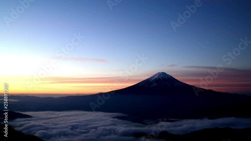 早朝の富士山