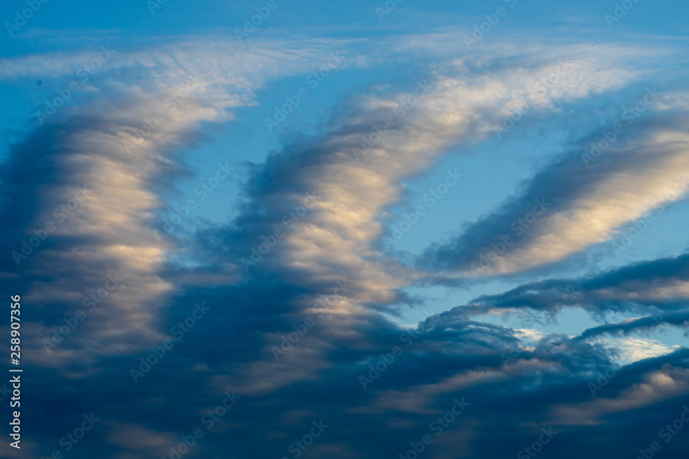 青い空に雲 青い空に雲