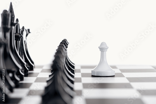 Fotografija selective focus of chessboard with black chess figures and white pawn in front i